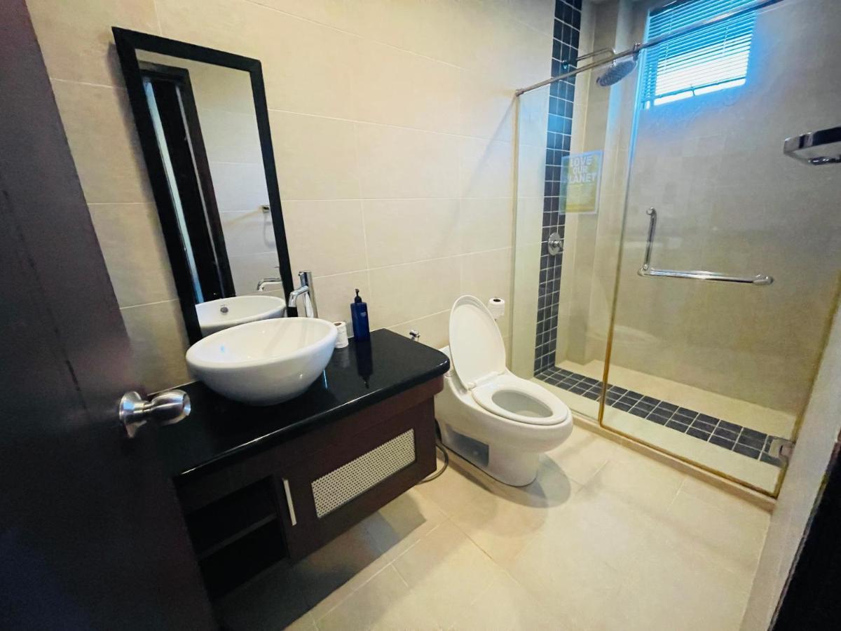 Aa Residen Luxury Condo Homestay 18Mins Walk Tanjung Aru Beach & Golf Course, Not Beach Side Resort Kota Kinabalu Exteriör bild