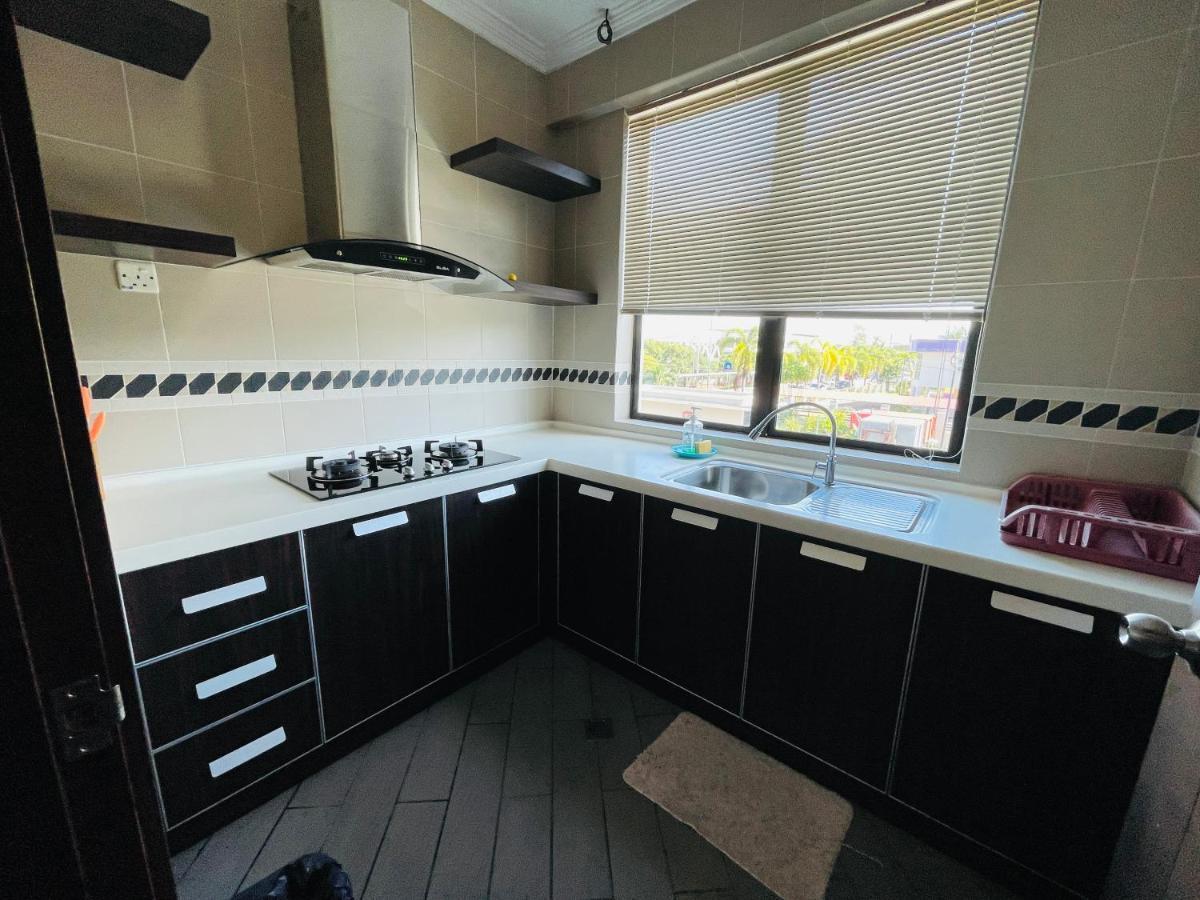 Aa Residen Luxury Condo Homestay 18Mins Walk Tanjung Aru Beach & Golf Course, Not Beach Side Resort Kota Kinabalu Exteriör bild