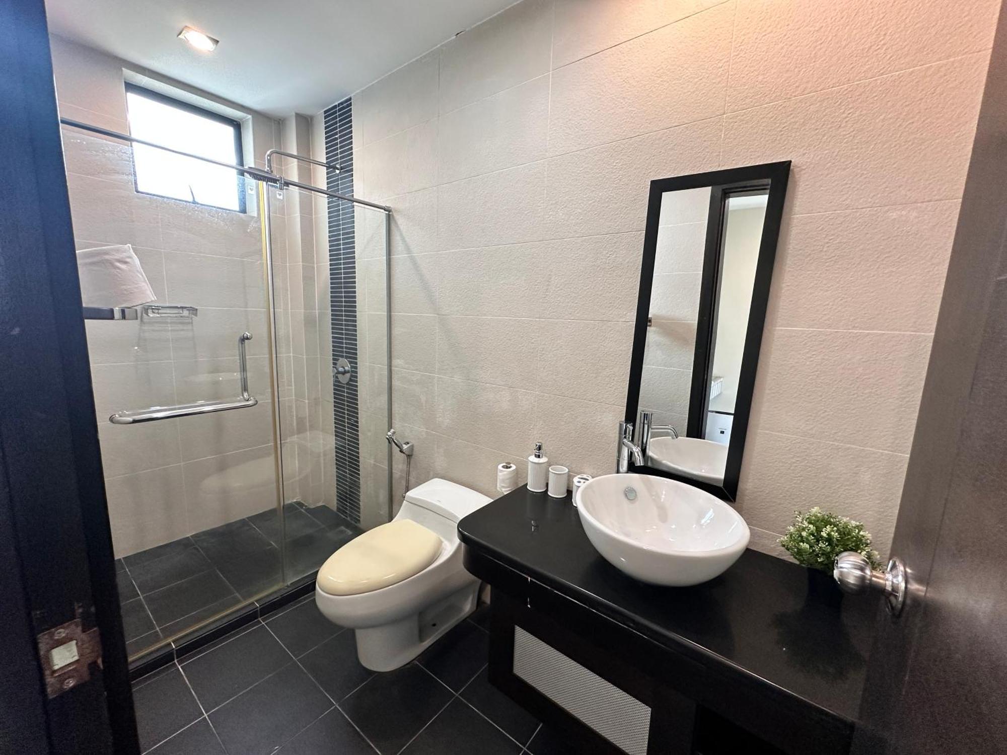 Aa Residen Luxury Condo Homestay 18Mins Walk Tanjung Aru Beach & Golf Course, Not Beach Side Resort Kota Kinabalu Exteriör bild