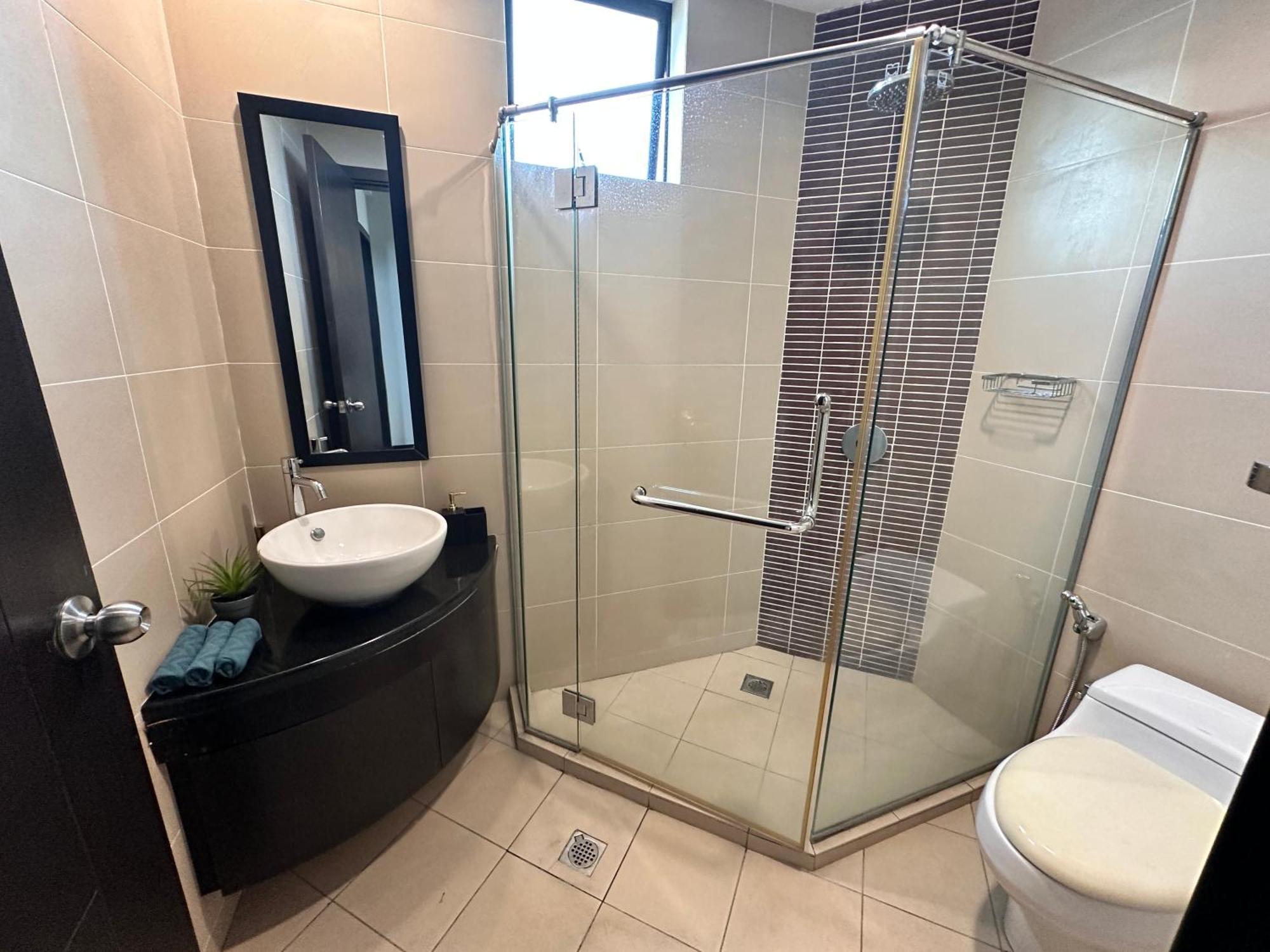 Aa Residen Luxury Condo Homestay 18Mins Walk Tanjung Aru Beach & Golf Course, Not Beach Side Resort Kota Kinabalu Exteriör bild
