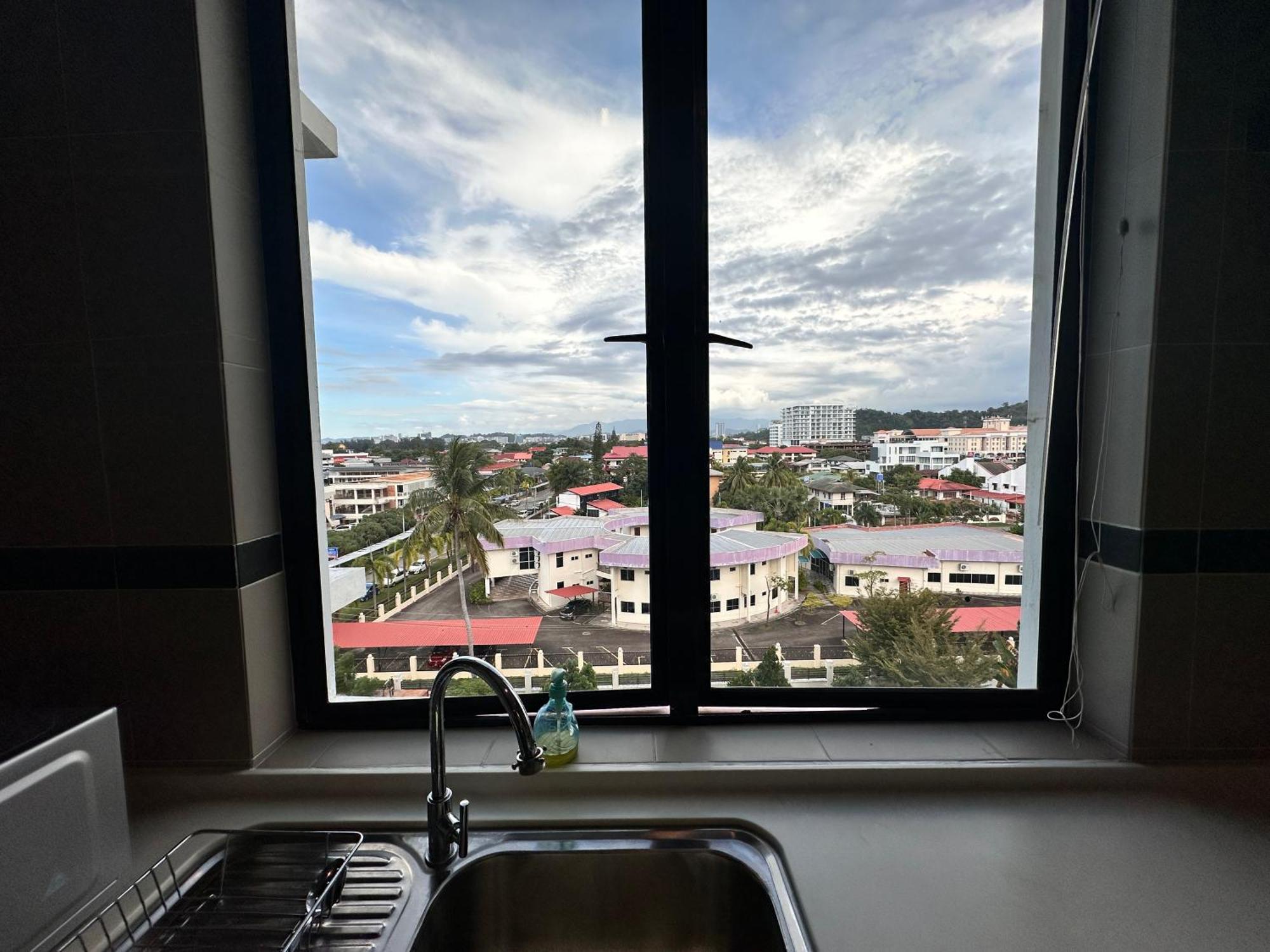Aa Residen Luxury Condo Homestay 18Mins Walk Tanjung Aru Beach & Golf Course, Not Beach Side Resort Kota Kinabalu Exteriör bild